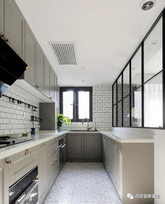 增加收纳的同时,视觉更完整,合理利用每一寸空间▲如右图小空间厨房