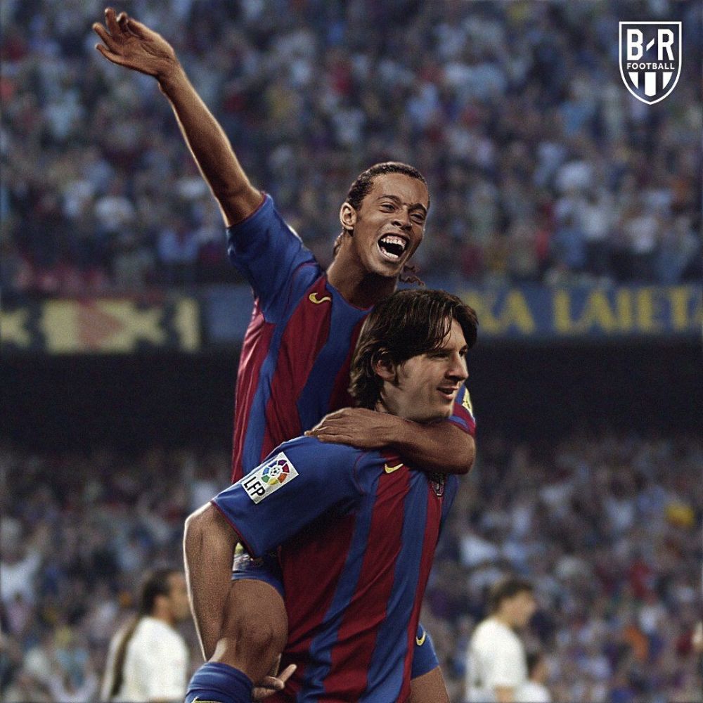 成就足坛经典瞬间,那么如果是梅西背起小罗,又会是怎样一副画面呢?