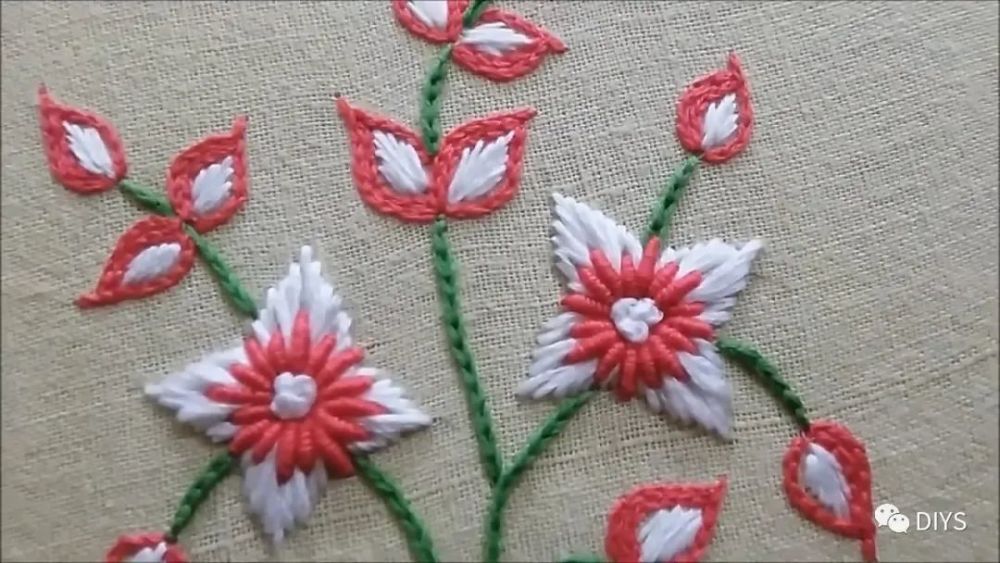 手绣一种简单而美丽的花朵图案有链针和长短针