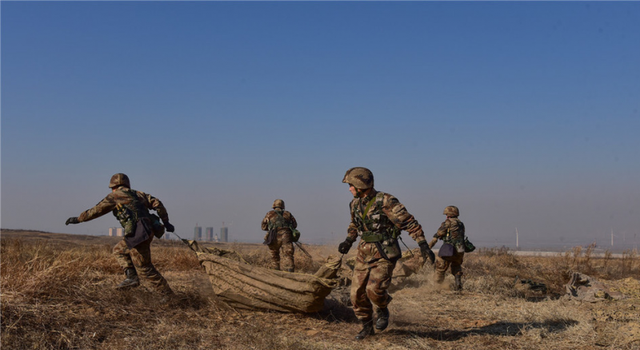 軍隊中最重要的兵種之一還用鐵鍬來打仗目前已實現自動機械化