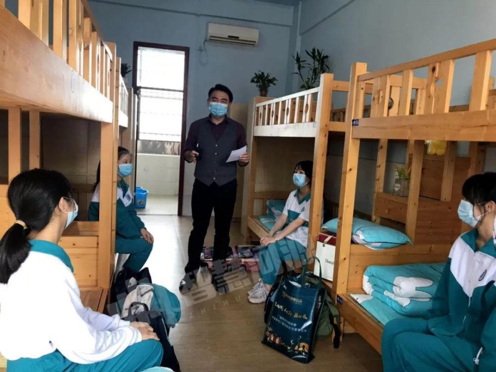 河源广播电视台主播和在河源广外宿舍的小伙伴聊聊对疫情的看吠和