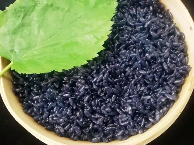 农村常见的树叶还能煮饭吃,清香扑鼻,江南人记忆中的味道