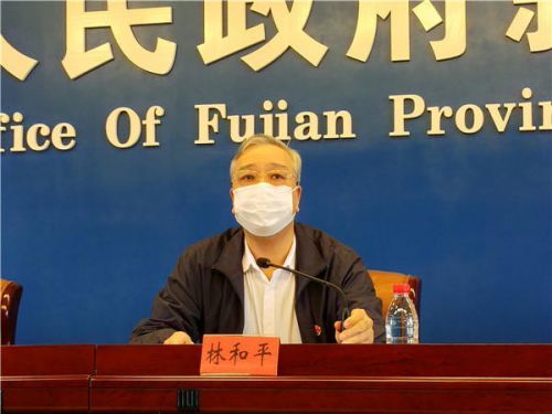 省委教育工委书记,教育厅厅长林和平介绍相关情况 东南网记者张立庆摄