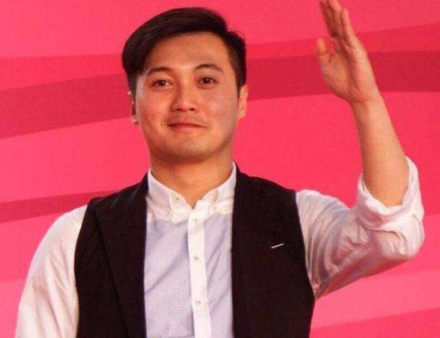 36年过去了,还记得《最佳拍档》的"小光头"吗?如今他长成啥样