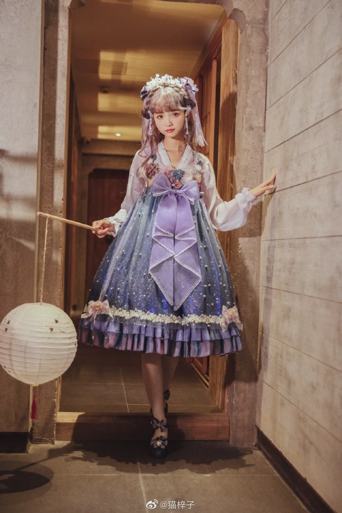 出镜:@猫梓子 dress:@bolicherry玻利查理lolita原创店 · 云深朔月