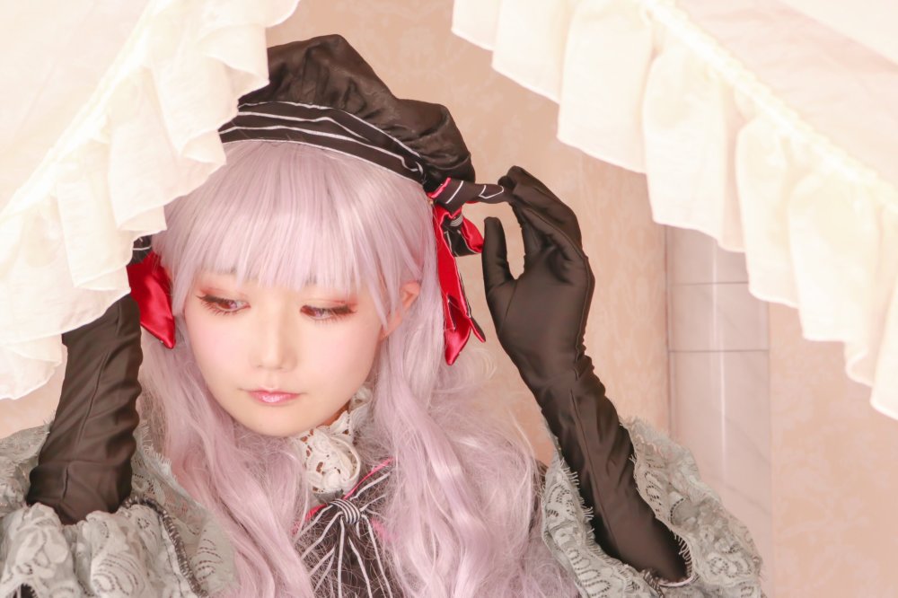 coser小姐姐的粉色瞳孔,仿佛在诉说着一部童话