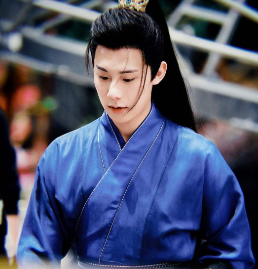 由于《皓衣行》的服装梳化团队十分强悍,楚晚宁和墨燃的剧中造型一出