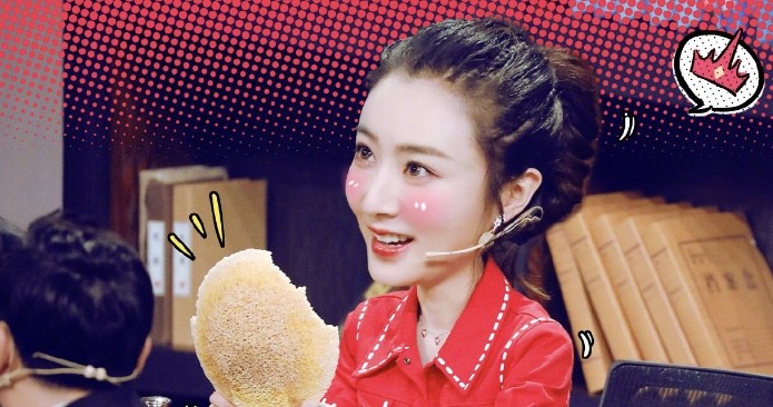 鹿晗做客薇娅直播间表情十分紧张,全程不敢看女方,这是关晓彤管的严?