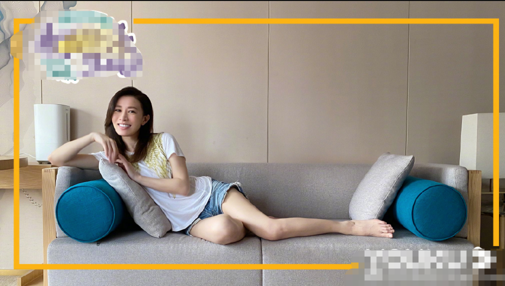 45岁佘诗曼罕见晒瑜伽照秀身材,穿运动小背心纤细蛮腰超吸睛