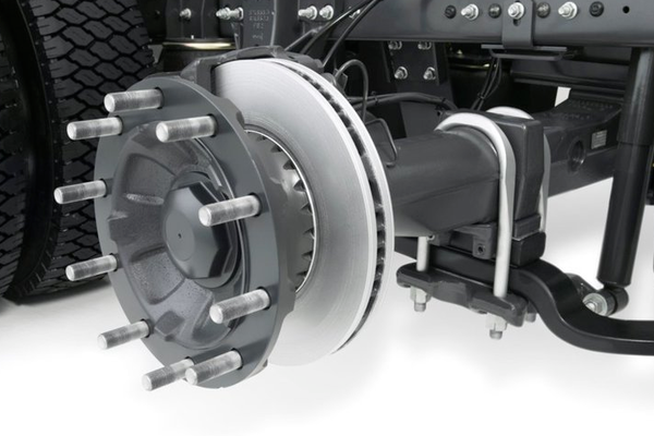 11条标准我们得知,最高车速大于或等于90km/h的牵引车辆转向轴的所有