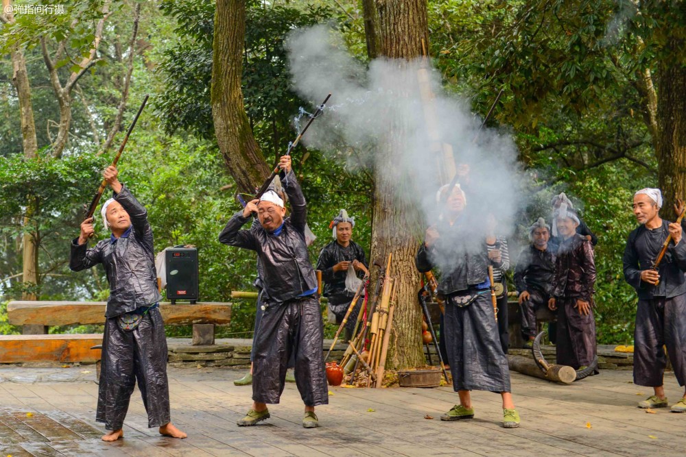 隐居贵州大山的民族 奉树为神 镰刀剃头 是中国最后的枪手部落 腾讯新闻