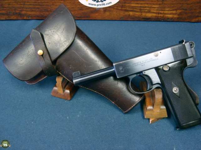 早在1910年,韦伯利公司就开发了一款被称之为韦伯利自装填手枪(webley