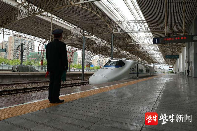 建成运营的连云港至盐城铁路,南京至启东铁路,新沂至长兴铁路连接苏北