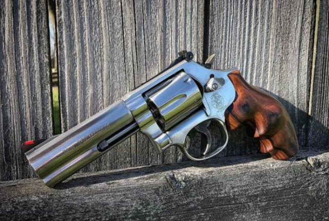 左轮手枪大家都知道,左轮步枪呢?这个还真有!