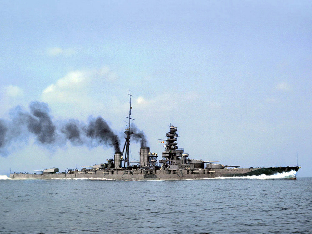 二战日本战绩最佳的战列舰:巨炮"舔"机场,"砸伤"战列舰