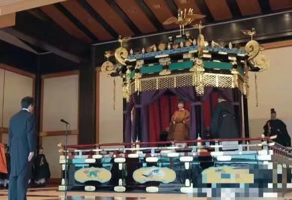 日本天皇登基时坐高65米的御座太风光再看看办公室真不愧是日本皇室