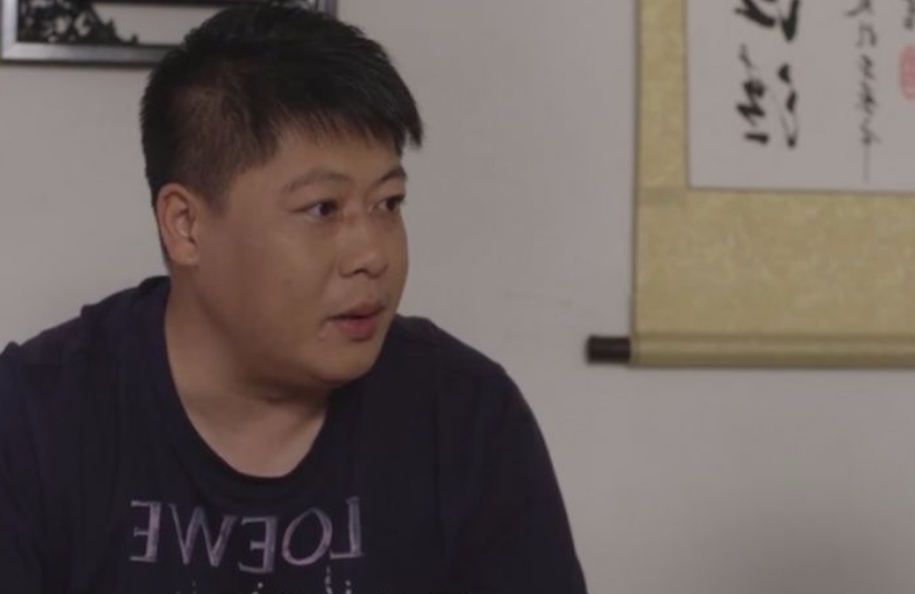 "谢永强"和妻子民政局领证,看到旁边的人后,网友直呼:不是小蒙吗?