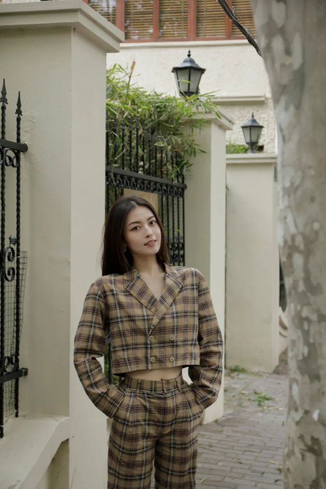 卡卡一周穿搭 | 显胸大腰细,显腿长的裙子,被我找到了!