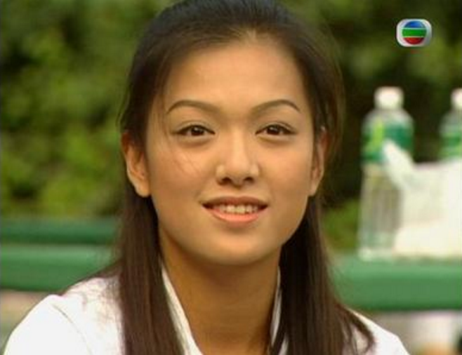 43岁港姐李珊珊罕见露面近年饱受疾病折磨发福变圆脸