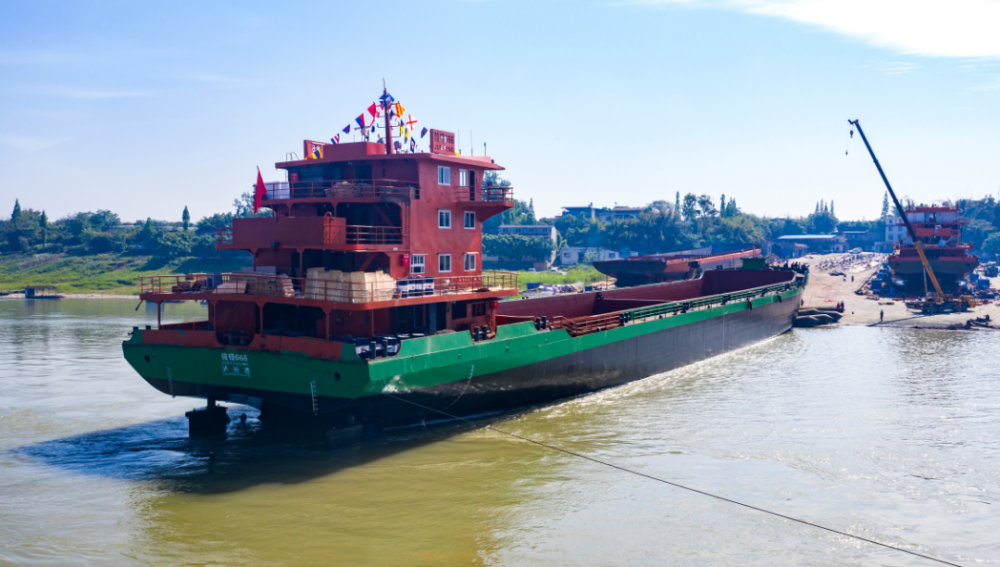 6000吨级!泸州造四川最大货轮今日启航_腾讯新闻