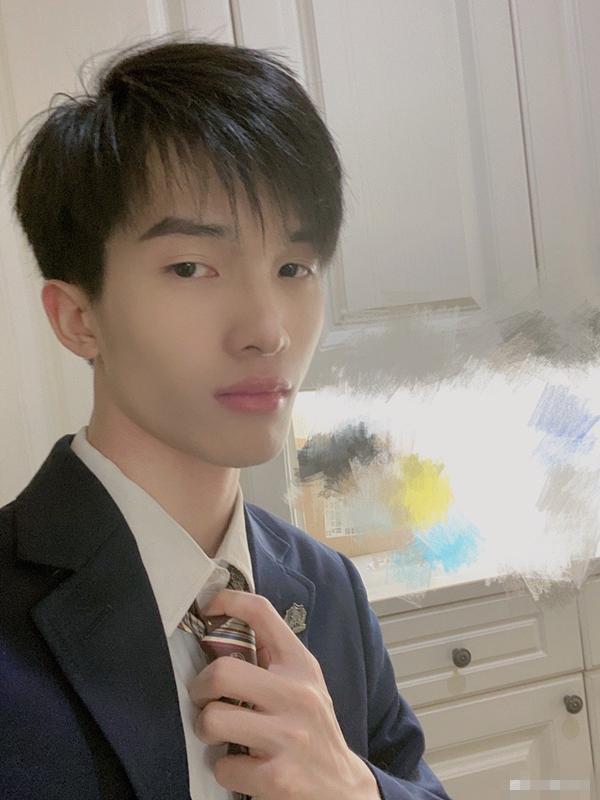 难言坚持自律打卡40天其他主播很难做到仔细想想还有奇怪君