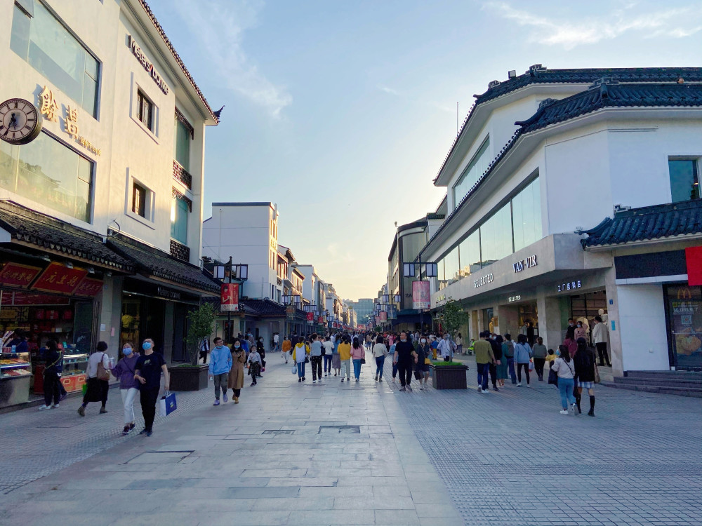 苏州最繁华的商业步行街因一座道观得名人气很旺的老字号街区