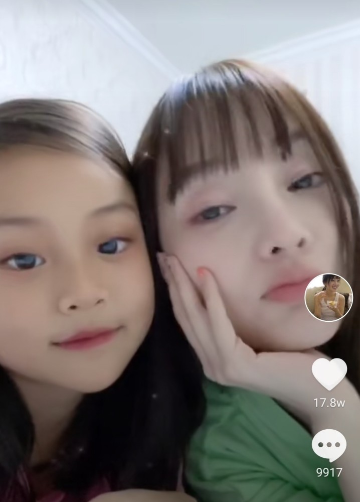 李小璐|李小璐晒和甜馨同框跳舞视频，却被网友指责：她从来不打扮甜馨