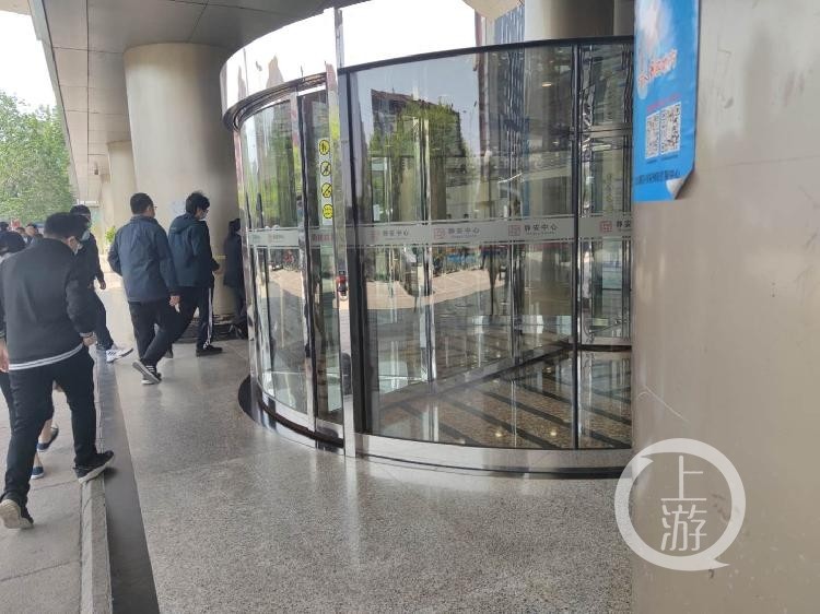 抢章大战后的当当网总部经营正常进办公楼要查验身份