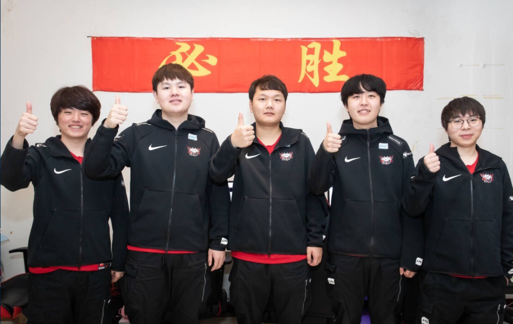 FPX输给JDG后，欧美解说崩溃了，难道三个赛季三个不同的冠军？