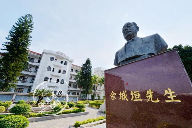 这个南安人勤俭朴素却捐资千万,三解诗山中学燃眉之急