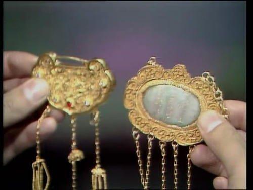 《红楼梦》薛宝钗的金锁,到底是和尚给的,还是薛家人编出来的?