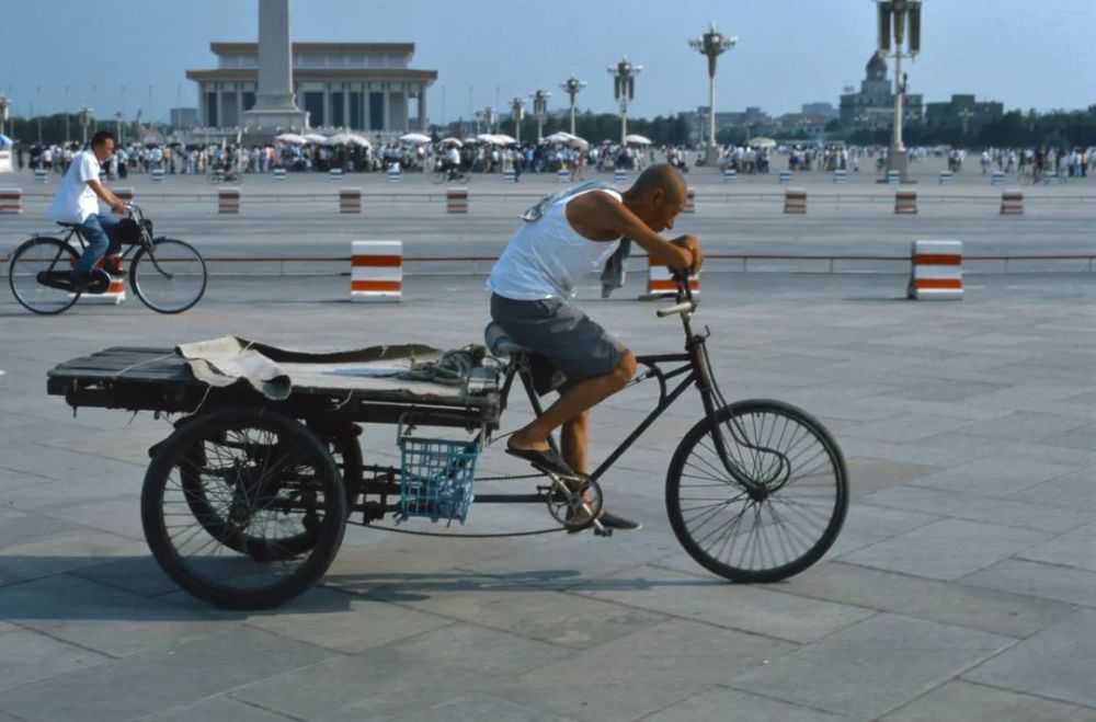 郭晓松和陈凯歌可以上四中知名校友录,但老狼应该是上不了八中知名