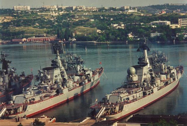 说起"喀拉"级的改进,最独特的要数四号舰"亚速夫"号,虽然在喀拉级服役