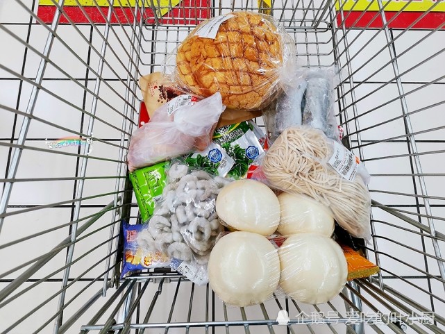 90元零钱逛超市海鲜鸡肉小零食装了一大袋网友四线城市真好