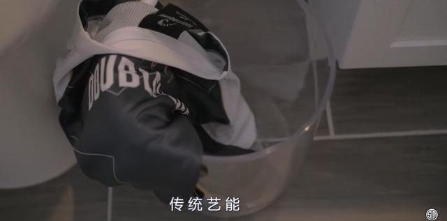 LCS赛区TL战队的大师兄再次回归TSM，将TL战服直接丢进垃圾桶
