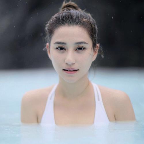 何超莲|做定赌王女婿？何超莲深夜晒窦骁健身视频，两人疑似同居