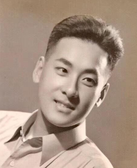 这一天凌晨,郭德纲义子,被誉为"京剧神童"的陶阳,更新微博写道:"时间