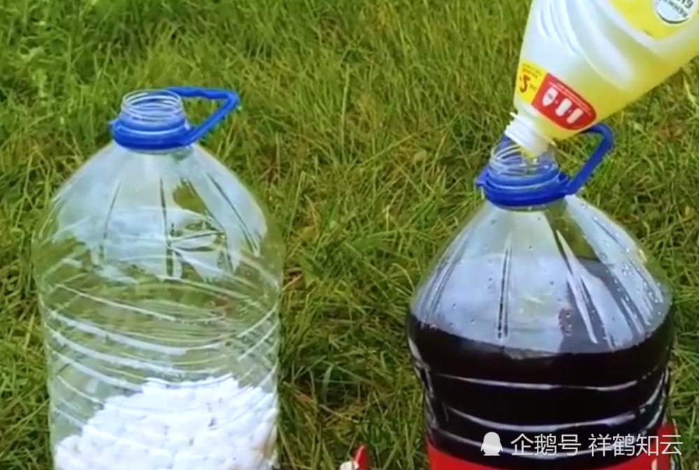 将可乐和曼妥思用水管连接,打开阀门的瞬间,场面相当壮观!