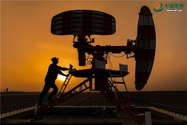 夜色撩人看空军导航兵战训保障风采掠影