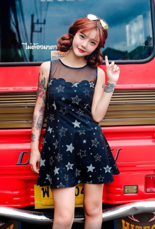 韩安冉复婚后又瘦了!21岁穿"光腿神器"的腿,能比奶棒细