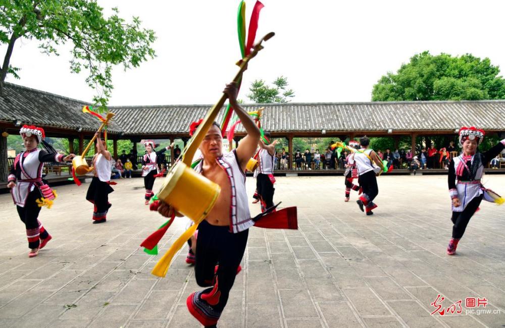 李太白跳月图片