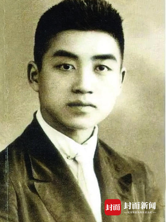 居留在四川,上海和法国,与罗曼·罗兰,鲁迅,郭沫若等中法文豪都有交往