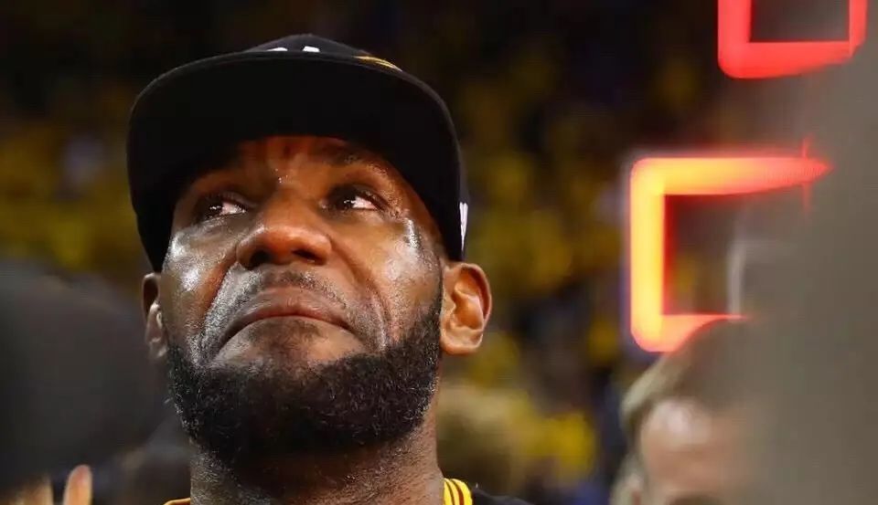 都在争历史第一谁又懂詹姆斯他哭了