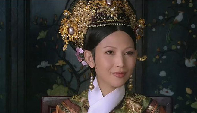 甄嬛传:皇后刻意强调自己的东珠耳坠,竟有这层意思,难怪华妃都被"怼了