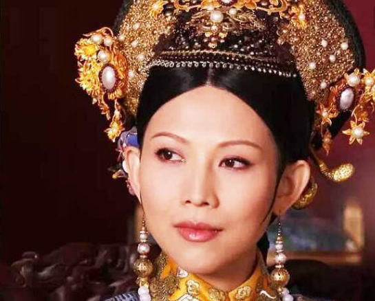 甄嬛传:皇后刻意强调自己的东珠耳坠,竟有这层意思,难怪华妃都被"怼了