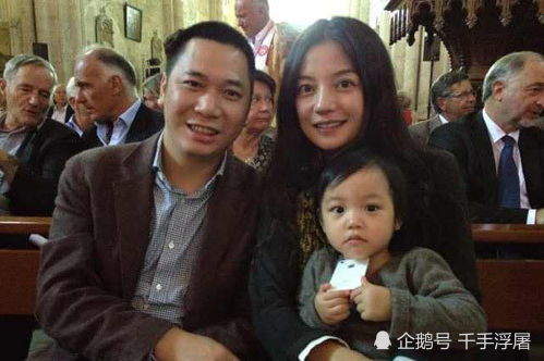 如今一家三口生活幸福