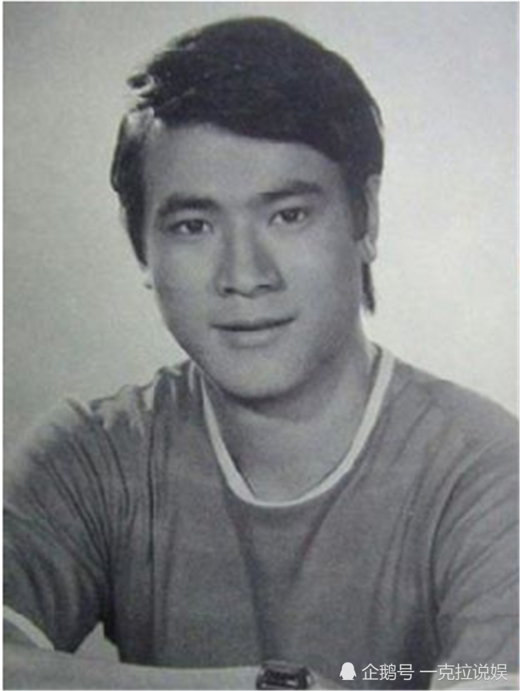 他齐名周润发,提携周星驰,偷偷与圈外人结婚,今76岁成人生赢家