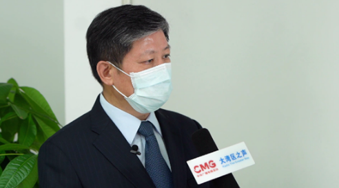 广州市政府外办主任刘保春说:"国际上其他的国家也出现疫情的时候
