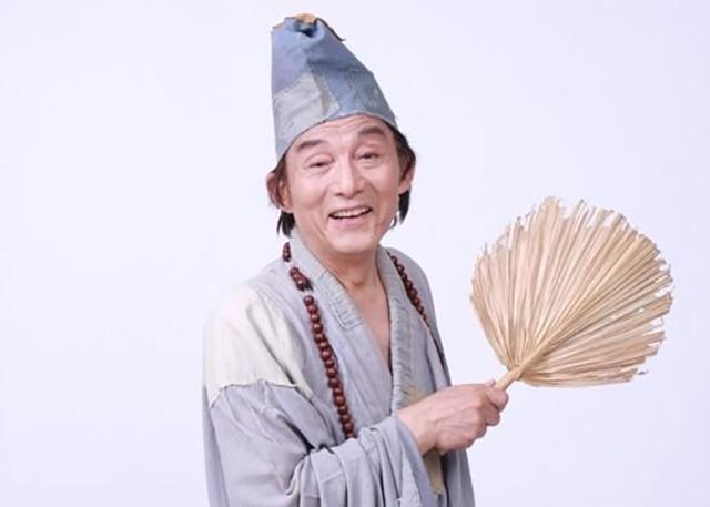 "活佛济公"游本昌:73岁赔光家产,83岁演戏骨折,带着绷带上台