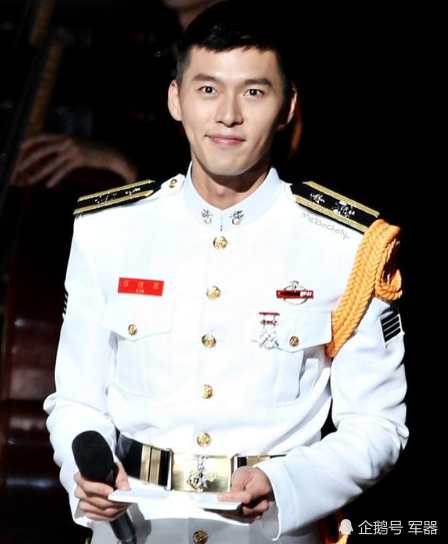 而除了他们两人之外,其实在韩国的男明星中,服兵役时最让人觉得有点帅
